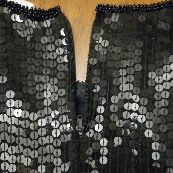 GUSSIED UP❣️Black sequined top - Picture 5 of 8